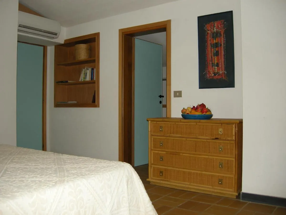 Bed and Breakfast via dei gerani Solanas  0*, Solanas (Cagliari) Italia