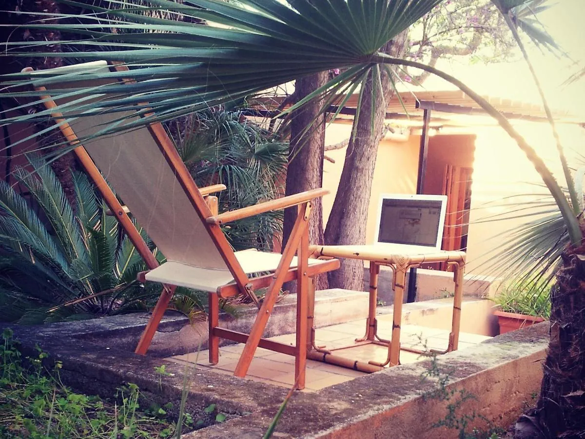 Via Dei Gerani Bed & Breakfast Solanas  0*, Solanas (Cagliari) Italy