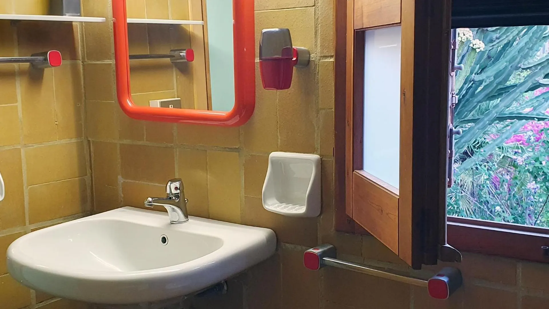 Via Dei Gerani Bed & Breakfast Solanas  Italy