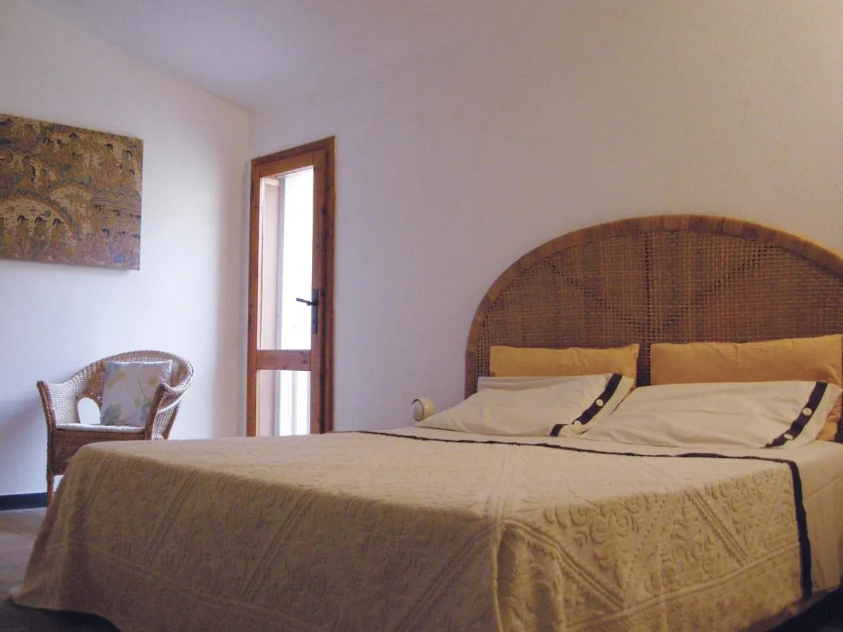 Bed and Breakfast Via Dei Gerani Соланас